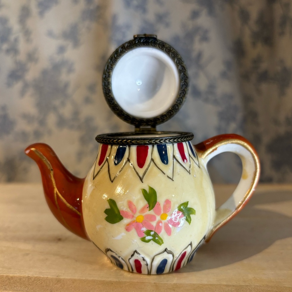 VTG Teapot Shaped Hinged Trinket Box